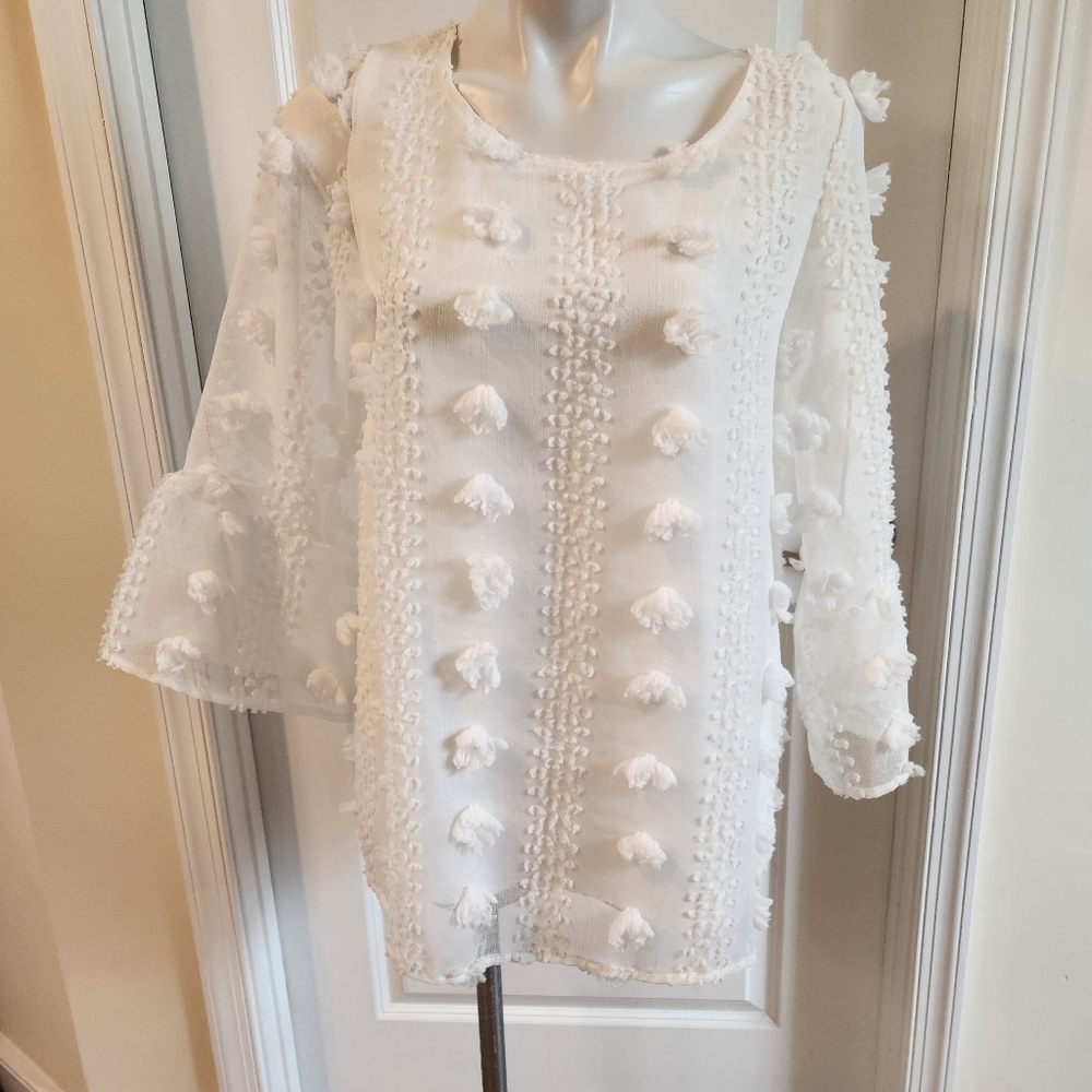 Amoli white top size small